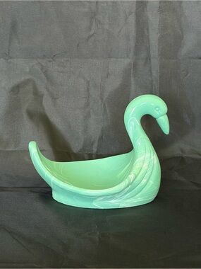 Vintage sea foam green molded plastic swan trinket/soap dish